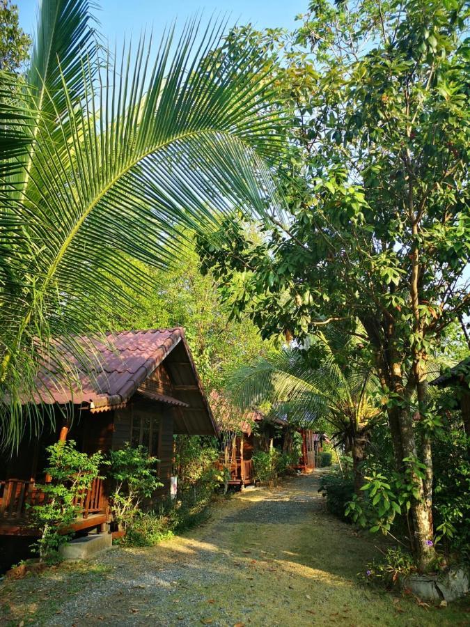 Suchanaree@Laemngop Trat Exterior photo