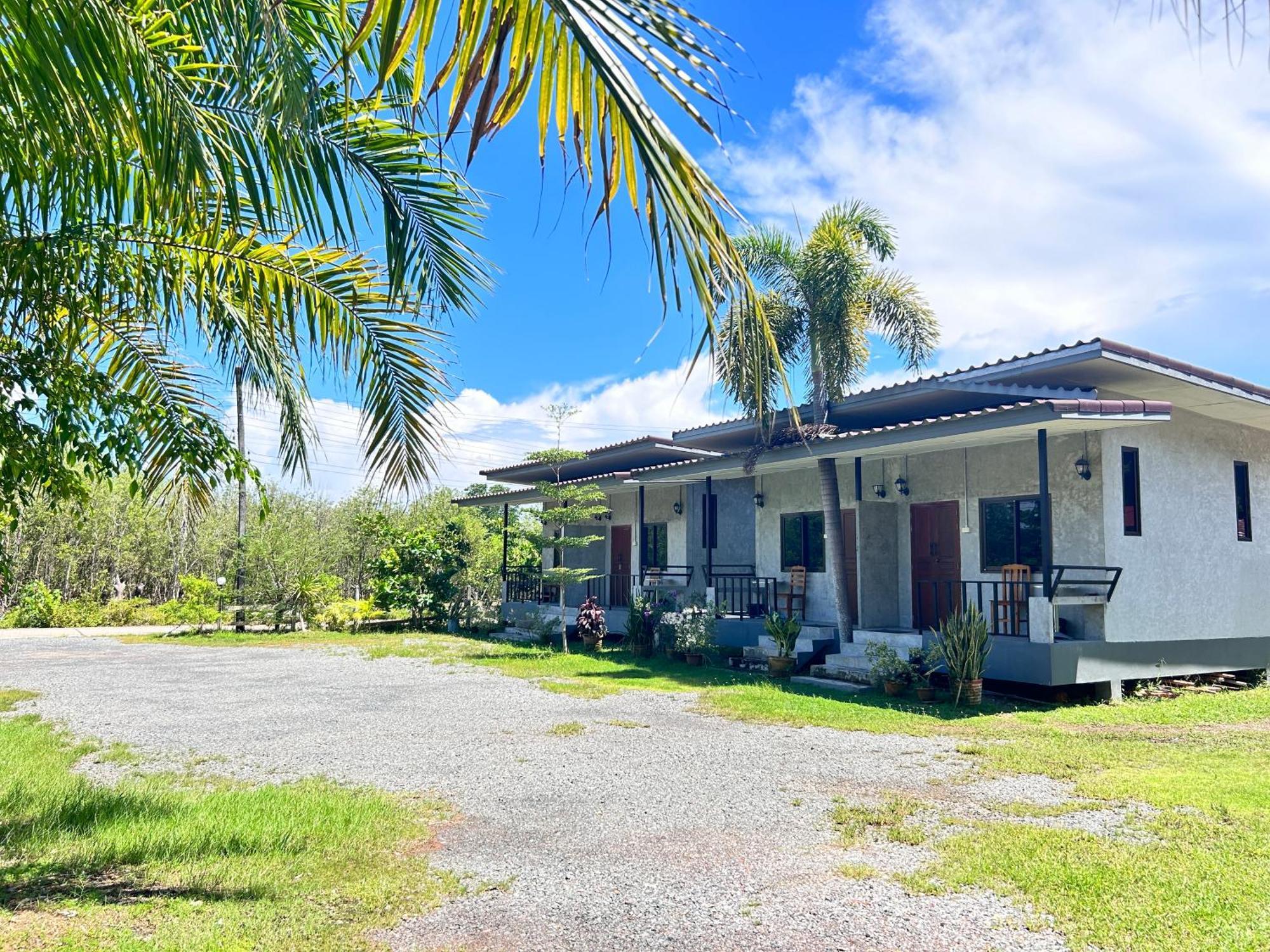Suchanaree@Laemngop Trat Exterior photo
