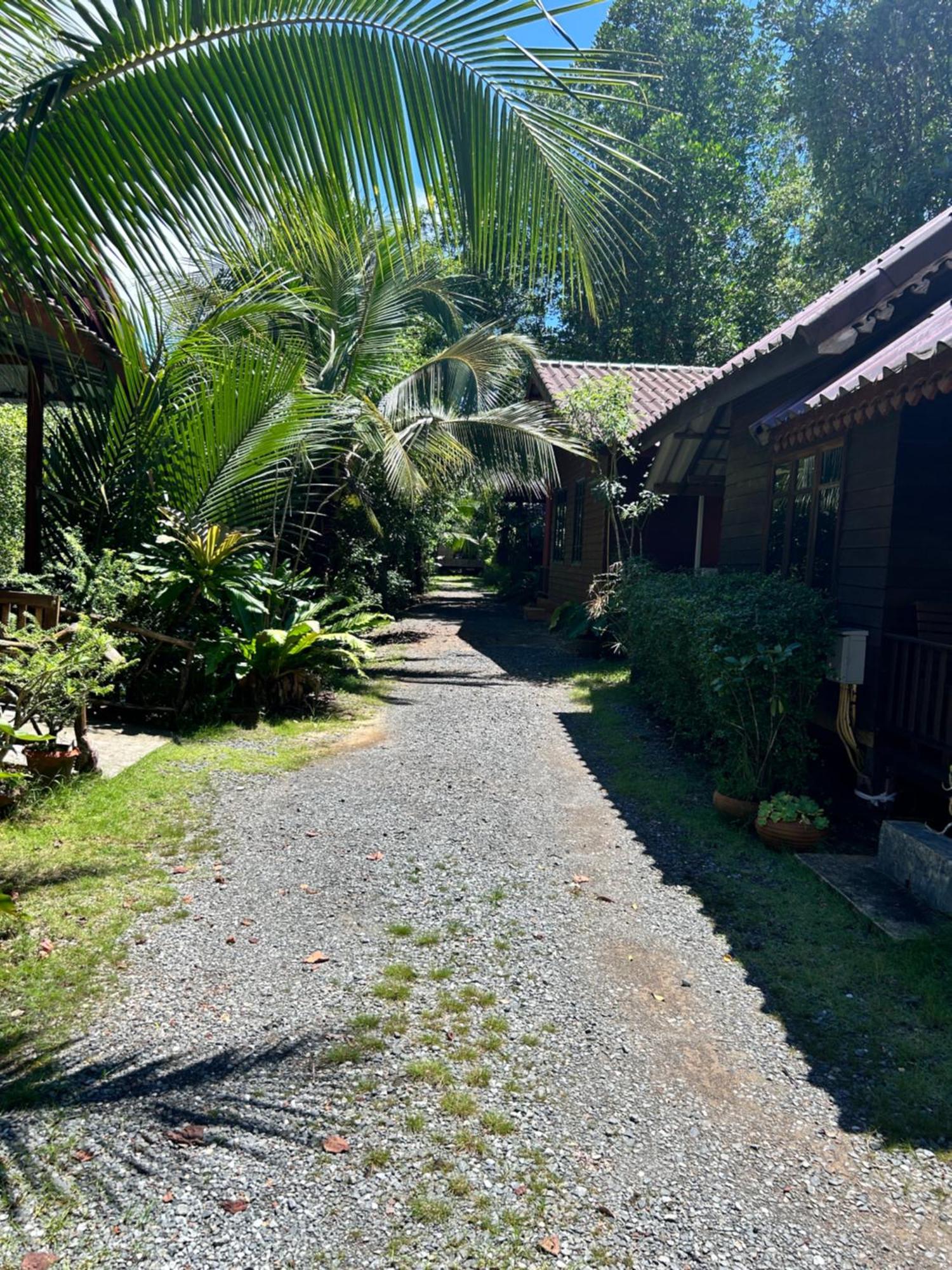 Suchanaree@Laemngop Trat Exterior photo